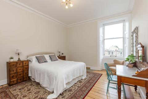 30/5 Summerside Place, Edinburgh, EH6 4NY