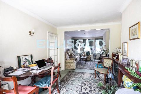 82 Daryngton Drive, Greenford, UB6 8BL