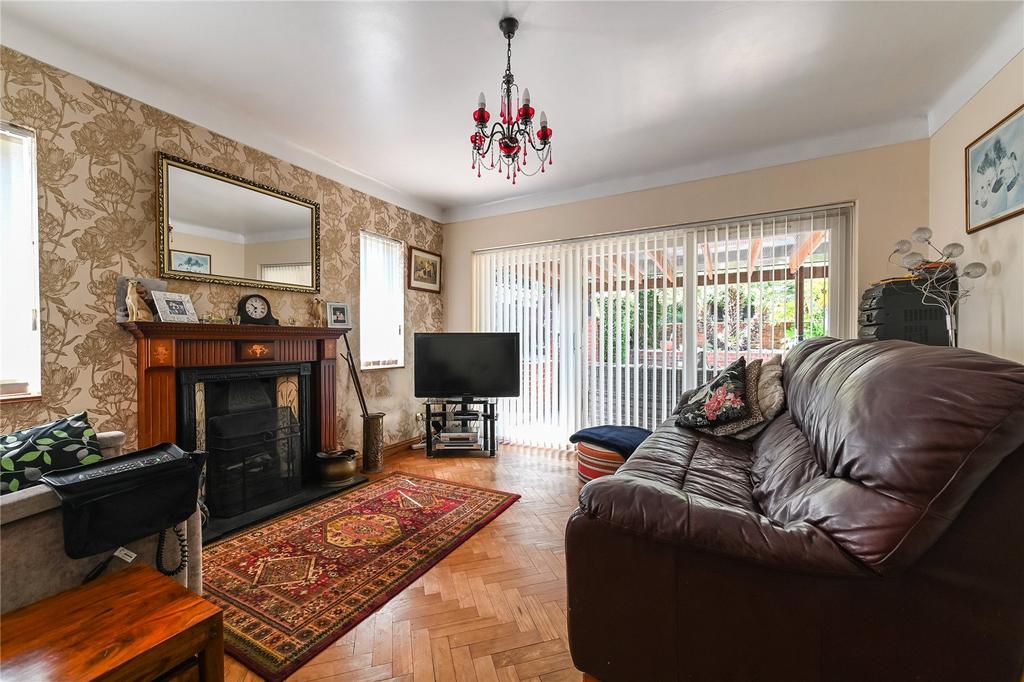 Lower Higham Road, Chalk, Kent, DA12 3 bed bungalow £550,000