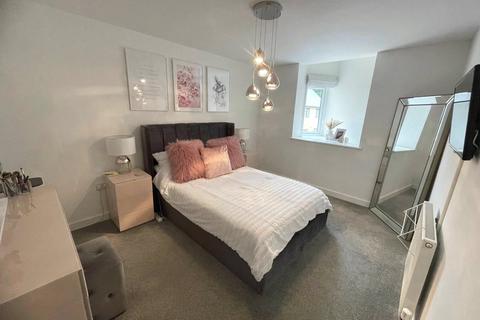 2 bedroom flat for sale, Thackeray Drive, Northfleet, Gravesend, DA11