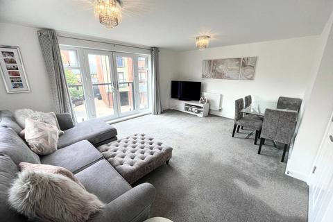 2 bedroom flat for sale, Thackeray Drive, Northfleet, Gravesend, Kent, DA11