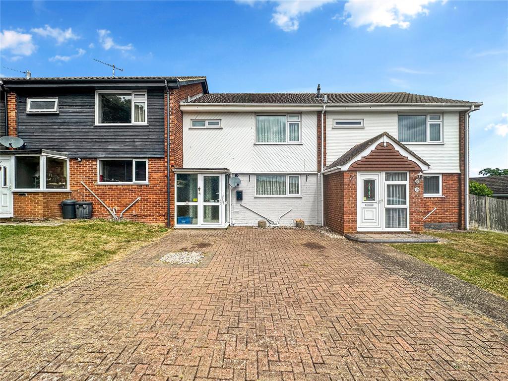 Long Catlis Road, Parkwood, Rainham, Kent, ME8 3 bed terraced house £300,000