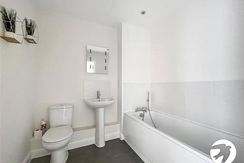 2 bedroom flat for sale, Lywood Drive, Sittingbourne, Kent, ME10