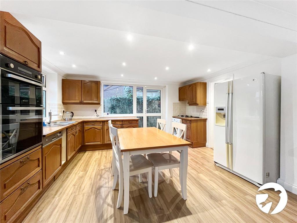 Cliff Gardens, Minster on Sea, Sheerness, Kent, ME12 2 bed bungalow for