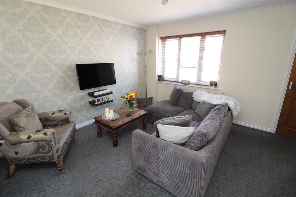 Woolwich Close, Chatham, Kent, ME5 3 bed detached house for sale £300,000