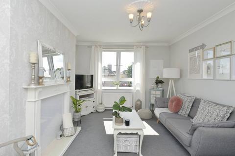 7/6 Loganlea Road, Edinburgh, EH7 6NL