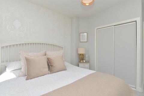 7/6 Loganlea Road, Edinburgh, EH7 6NL