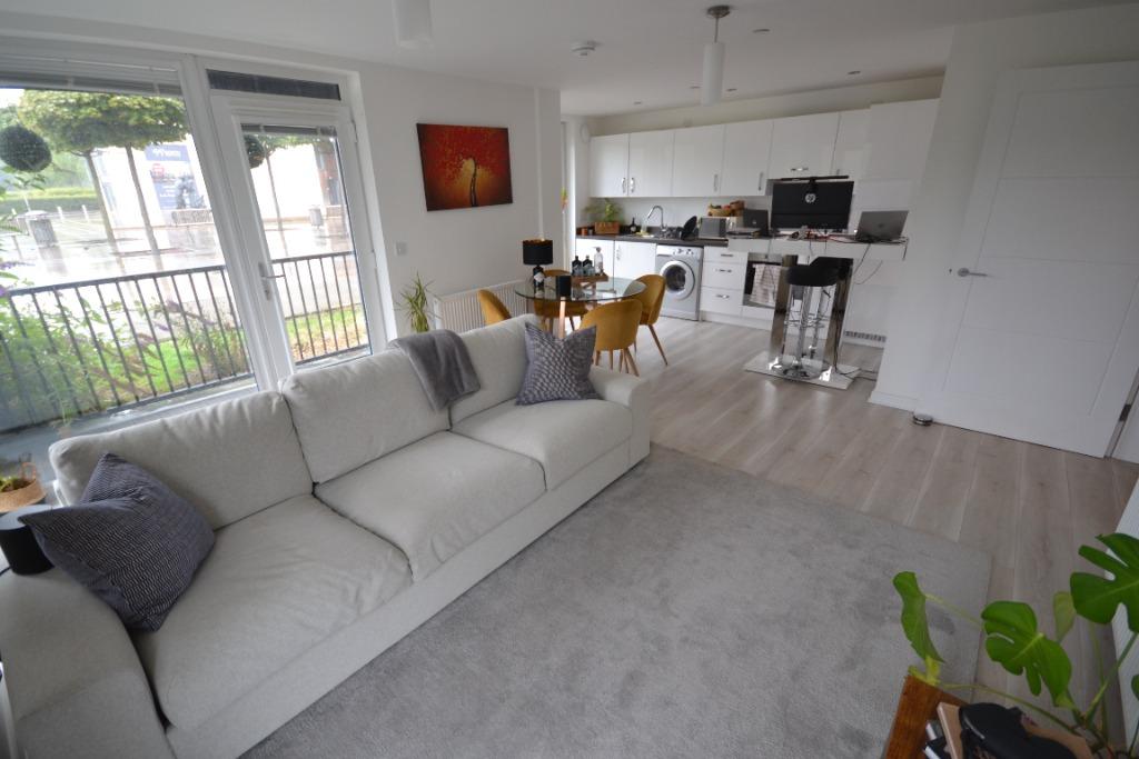 Waterfront Avenue, Granton, Edinburgh, EH5 1 bed flat £1,000 pcm (£