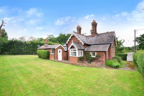 2 bedroom bungalow to rent, Newchapel, Lingfield, RH7