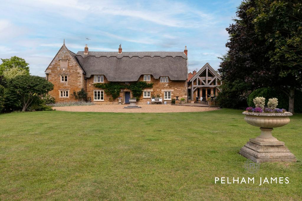 11 Banbury Lane, Great Easton, LE16 4 bed detached house for sale £