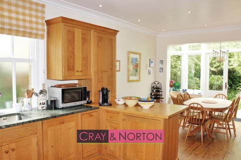 4 bedroom detached house to rent, Carlyle Road, Addiscombe, CR0