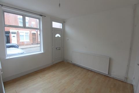 2 bedroom terraced house to rent, Diseworth Street, LE2 0DB