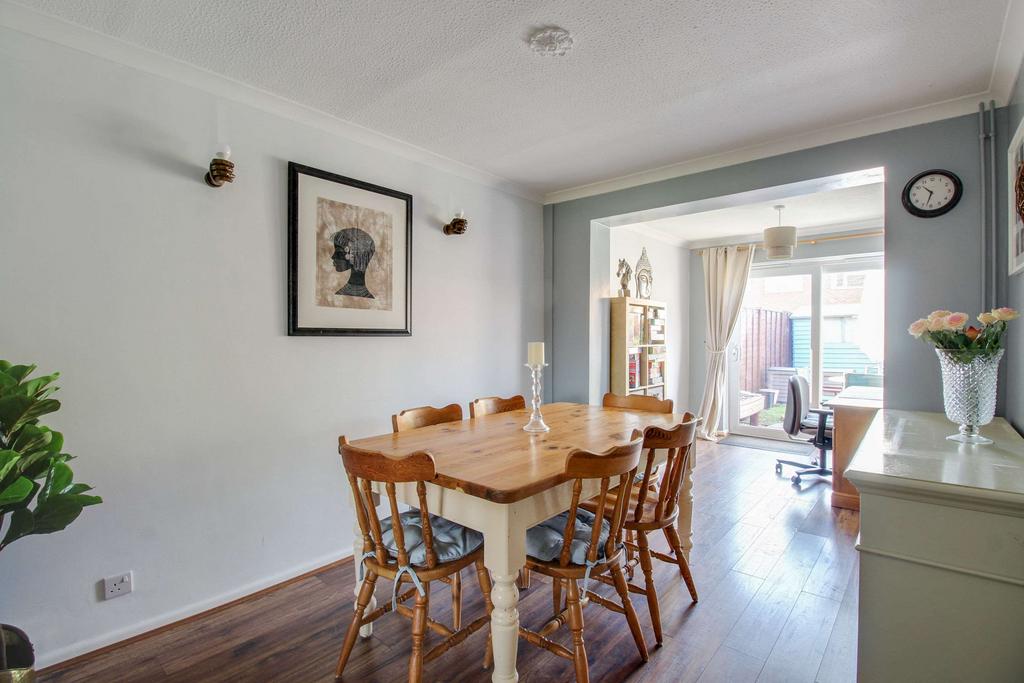 Almond Road, Leighton Buzzard LU7 3UN 3 bed semidetached house £340,000