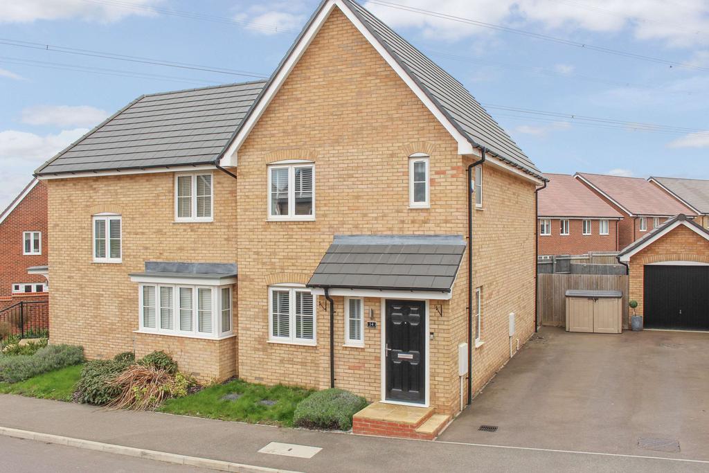 Hadrian Crescent, Leighton Buzzard LU7 4EJ 3 bed semidetached house