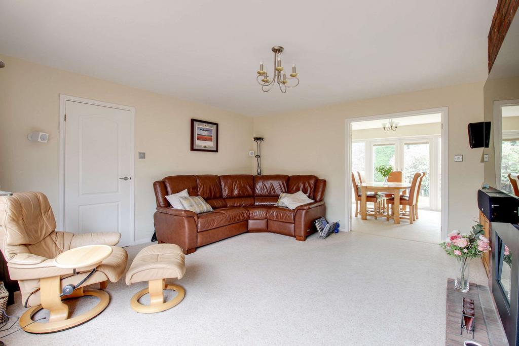 Lomond Drive, Linslade, Leighton Buzzard LU7 2XH 5 bed detached house for sale £585,000