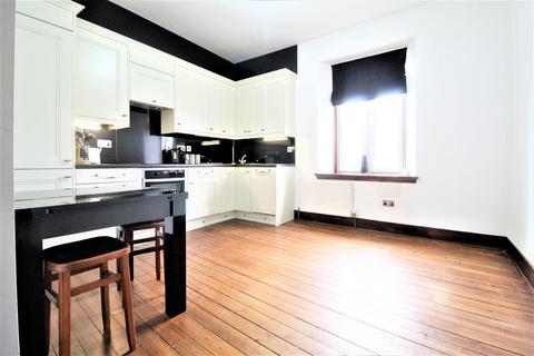 2 bedroom flat to rent - Hollybank Place, Top Floor Right, AB11
