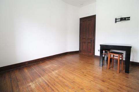 2 bedroom flat to rent - Hollybank Place, Top Floor Right, AB11