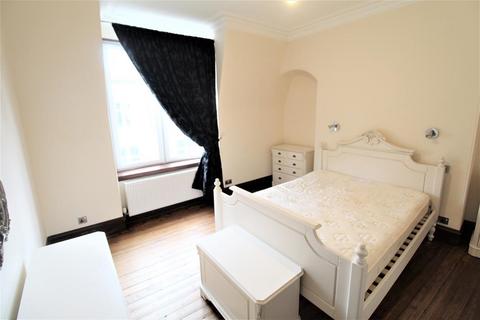 2 bedroom flat to rent - Hollybank Place, Top Floor Right, AB11