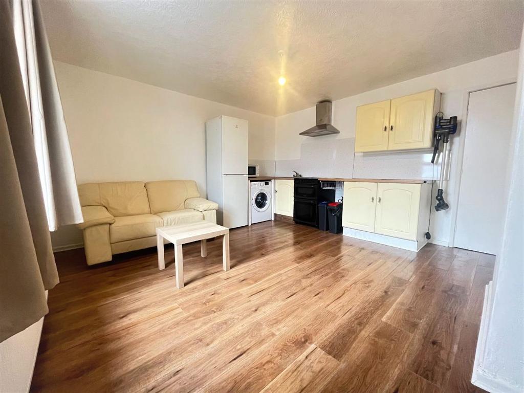 290A Accrington Road, Blackburn 1 bed apartment to rent £600 pcm (£