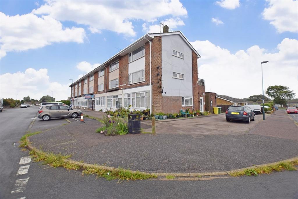 Madeira Avenue, Bognor Regis, PO22 3 bed flat £1,250 pcm (£288 pw)