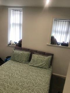 3 bedroom terraced house to rent, Idle, BD10