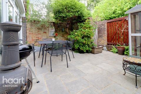 9 Tipton Drive, Croydon, CR0 5JY