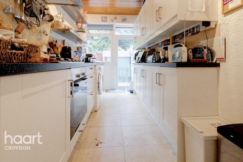 9 Tipton Drive, Croydon, CR0 5JY