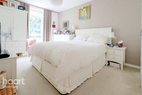 9 Tipton Drive, Croydon, CR0 5JY