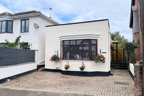 3 bedroom bungalow for sale - The Square, Fawley, Southampton, Hampshire, SO45