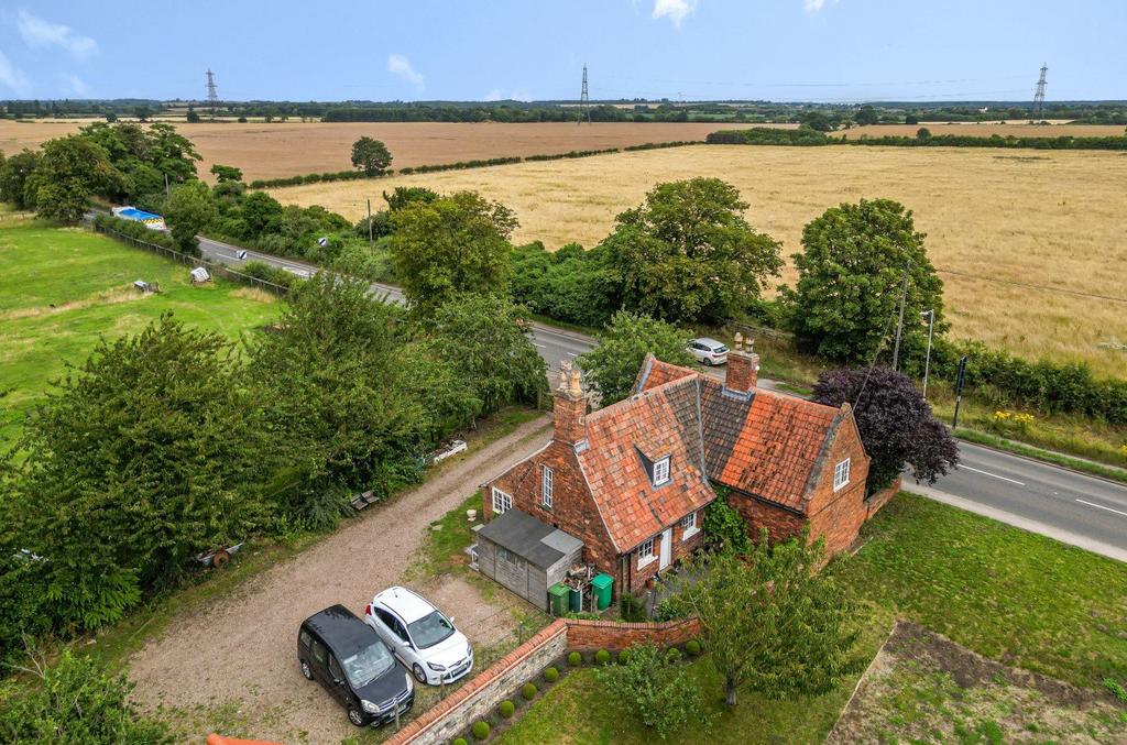 Gainsborough Road, Langford, Newark... 3 bed equestrian property £700,000