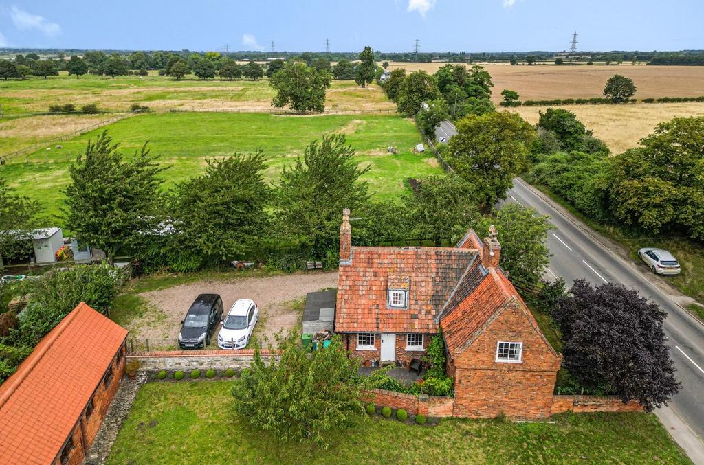 Gainsborough Road, Langford, Newark... 3 bed equestrian property £700,000