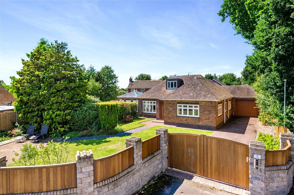 Hall Lane, Cronton, Widnes, WA8 3 bed detached house for sale £595,000