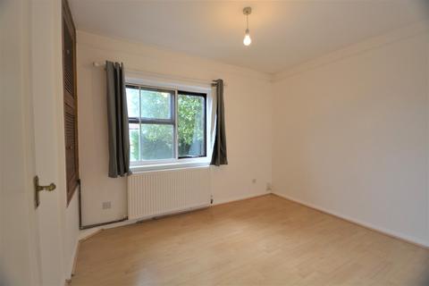 2 bedroom terraced house to rent, Audric Close, Kingston Upon Thames