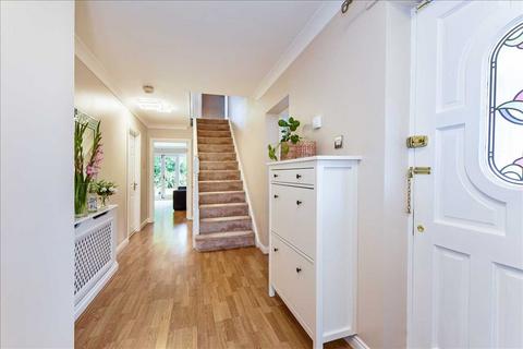 1b Addison Road, Sarisbury Green, Southampton, SO31 7ER