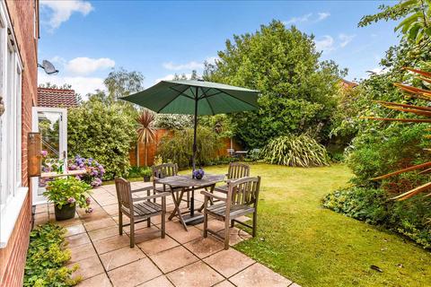 1b Addison Road, Sarisbury Green, Southampton, SO31 7ER