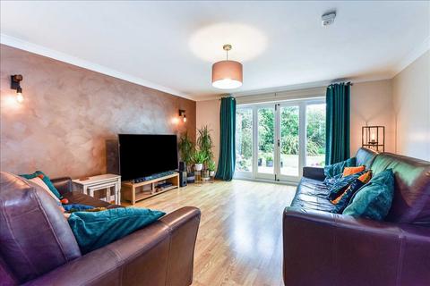 1b Addison Road, Sarisbury Green, Southampton, SO31 7ER