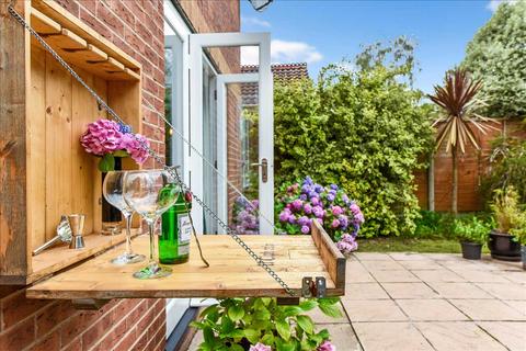 1b Addison Road, Sarisbury Green, Southampton, SO31 7ER