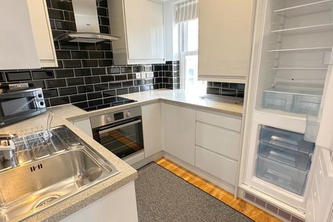 2 bedroom apartment to rent, Burns Street, Arboretum