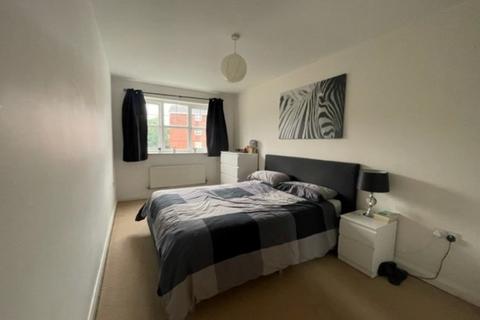 2 bedroom apartment to rent, Warwick Court, Denton, M34