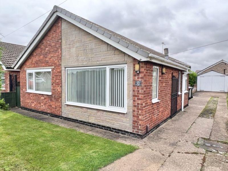 THE CRESCENT, HOLTON LE CLAY 3 bed detached bungalow for sale £220,000