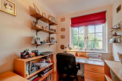 4 The Cressinghams, Epsom, KT18 5DJ