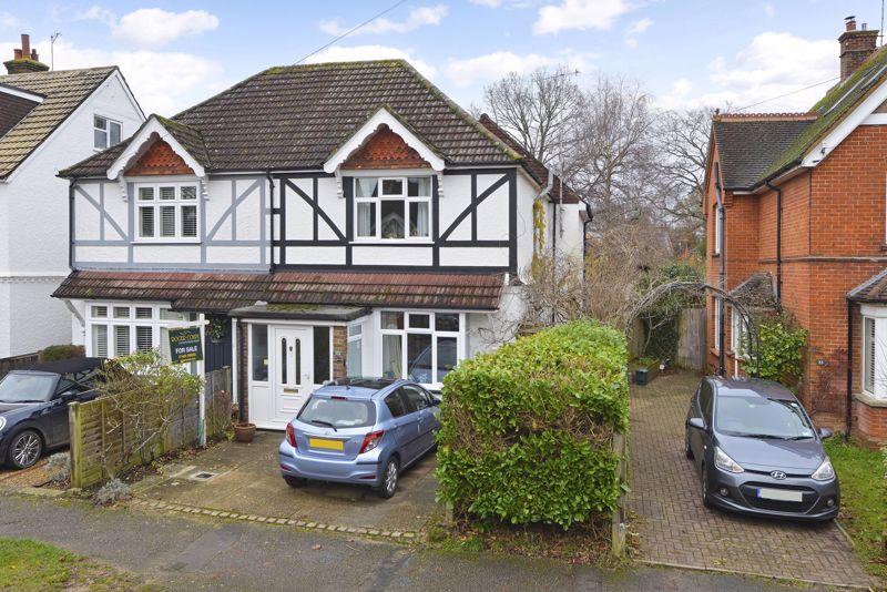 Mead Road, Cranleigh 3 bed semidetached house for sale £600,000