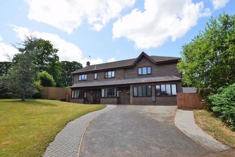 19 Erw Bant, Llangynidr, Crickhowell, NP8 1LX