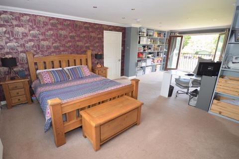 19 Erw Bant, Llangynidr, Crickhowell, NP8 1LX