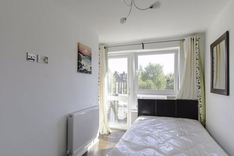 5 bedroom flat to rent, 5 bedroom flat in Crefeld Close, Hammersmith.