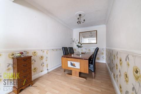 14 Coronation Drive, Hornchurch, RM12 5BL