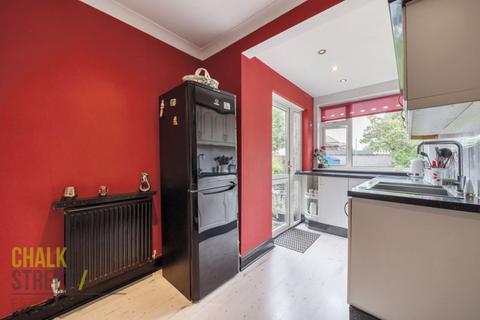 14 Coronation Drive, Hornchurch, RM12 5BL