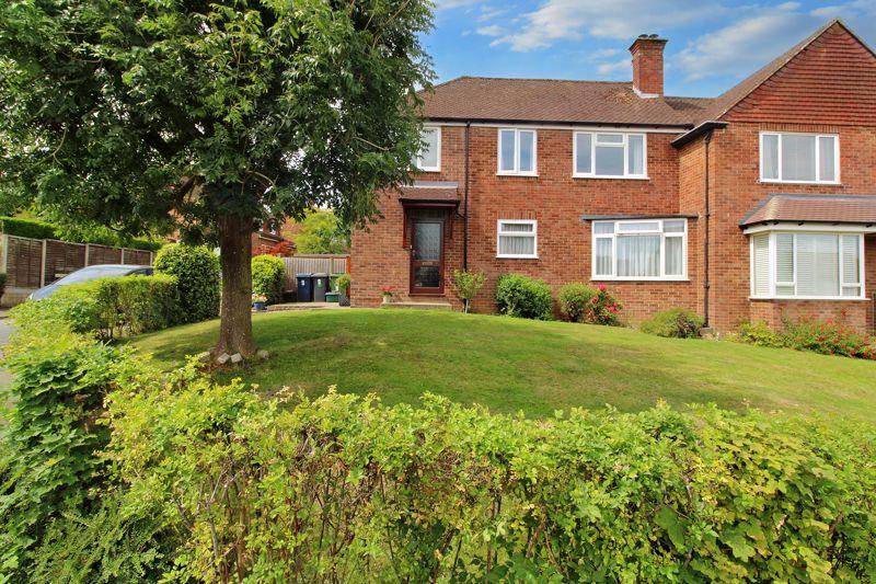 Roberts Ride, Hazlemere HP15 4 bed semidetached house £585,000
