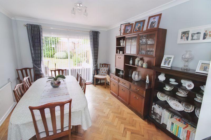 Roberts Ride, Hazlemere HP15 4 bed semidetached house £585,000