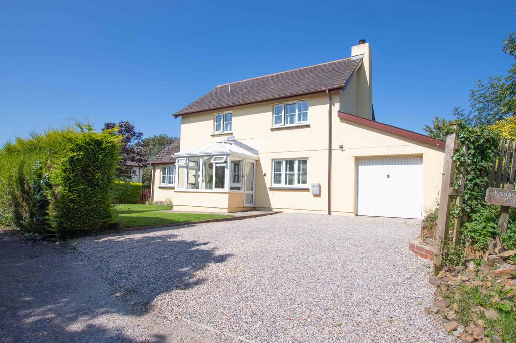 Broadwoodkelly 3 bed detached house for sale £425,000